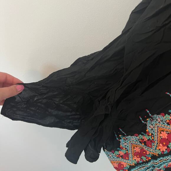 Andree by Unit Faux Poncho Top w/ Embroidered Neckline Women's Size Small - Picture 2 of 8